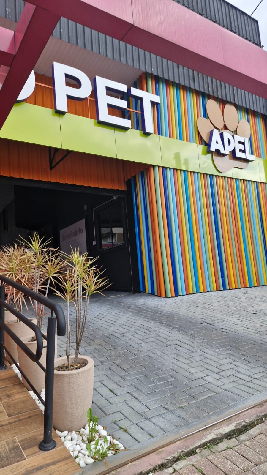 Entrada principal da clínica veterinária